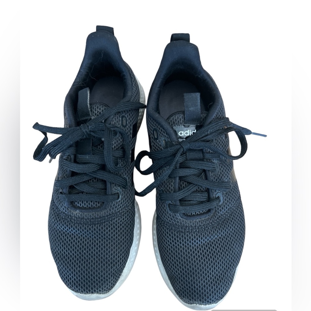 Adidas women’s size 6 black sneakers in very good condition‎